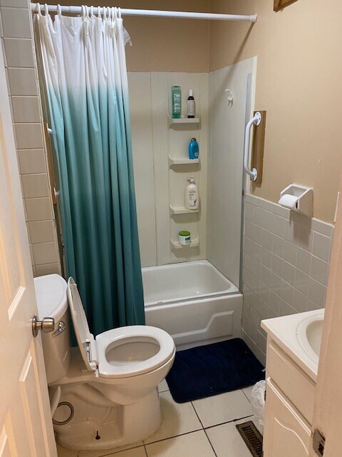 160 Centre St, Unit 1 in Boston, MA - Building Photo - Building Photo
