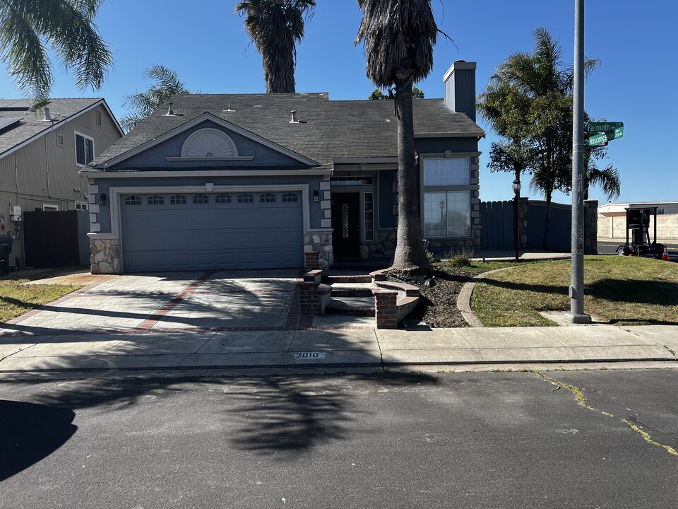 2010 Falmoth Cir in Manteca, CA - Building Photo