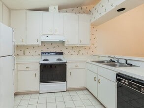 3709 NW 58th Pl in Gainesville, FL - Building Photo - Building Photo