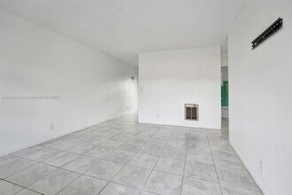 29 SW 8th Ave in Dania Beach, FL - Building Photo - Building Photo