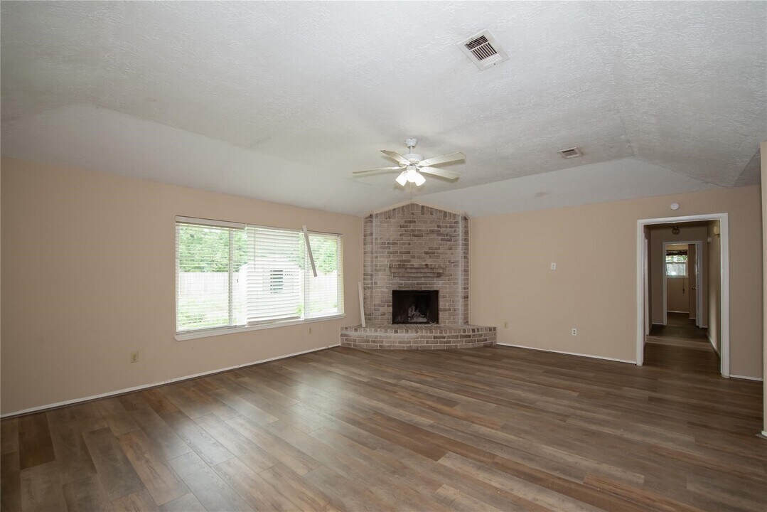 16774 Glen Eagle Dr N in Conroe, TX - Building Photo