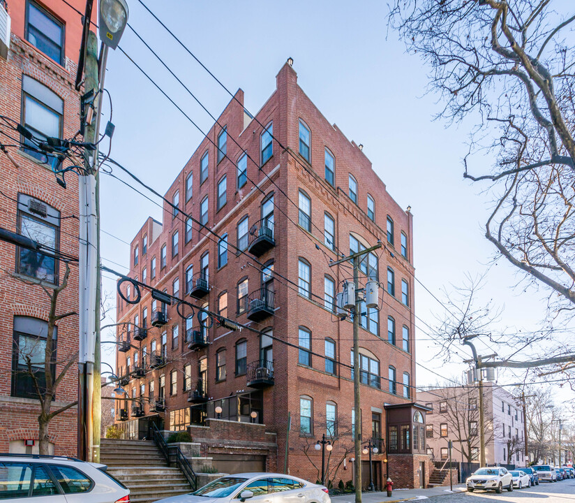 1015 Grand St in Hoboken, NJ - Foto de edificio