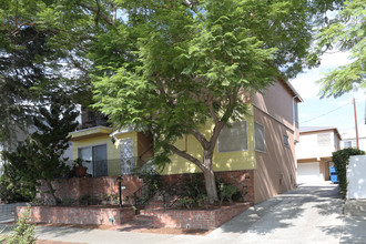 1325 Idaho Ave in Santa Monica, CA - Building Photo - Building Photo