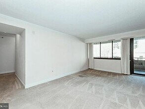 4550 N Park Ave in Chevy Chase, MD - Building Photo - Building Photo