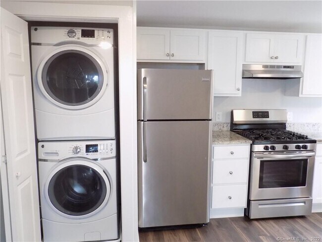 168 Greenwood Ave in Bethel, CT - Building Photo - Building Photo