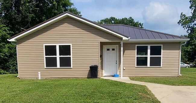 property at 1010 S Singleton