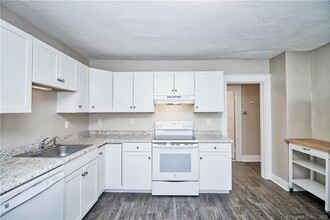 15 Diamond St in Plymouth, CT - Building Photo - Building Photo