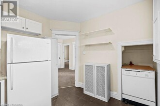 15 Freeman Pl in Hamilton, ON - Building Photo - Building Photo