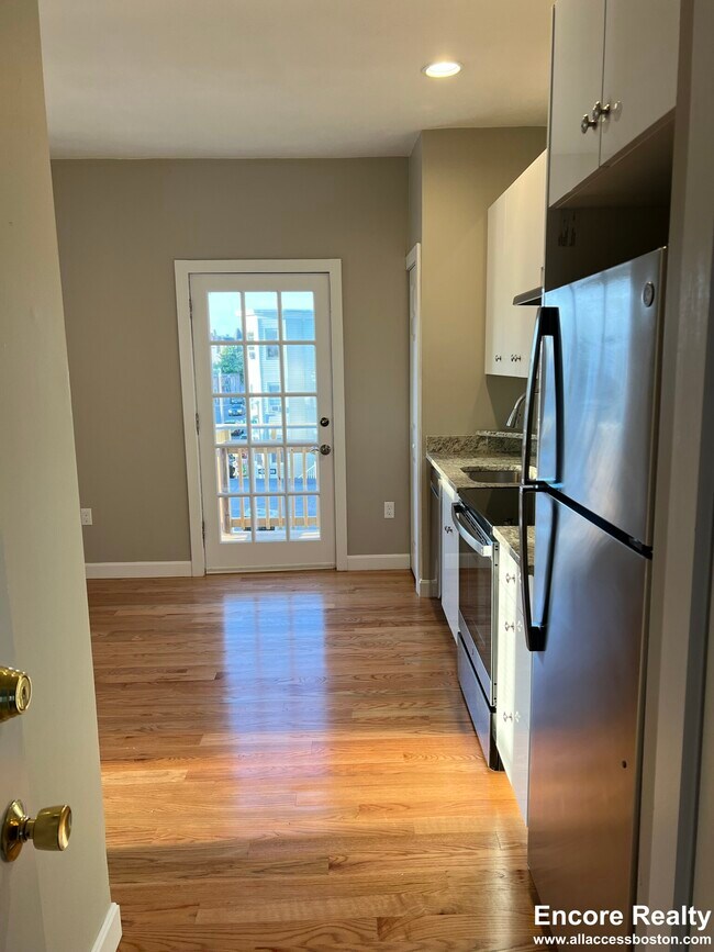 1084 Dorchester Ave, Unit 2 in Boston, MA - Building Photo - Building Photo