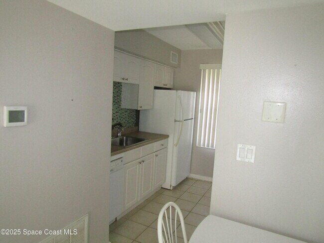 910 S Colonial Ct in Indian Harbour Beach, FL - Building Photo - Building Photo