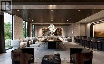 2075 King Rd in King City, ON - Building Photo - Building Photo