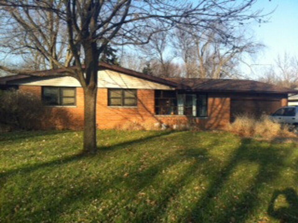 308 Buena Vista Dr in Champaign, IL - Building Photo