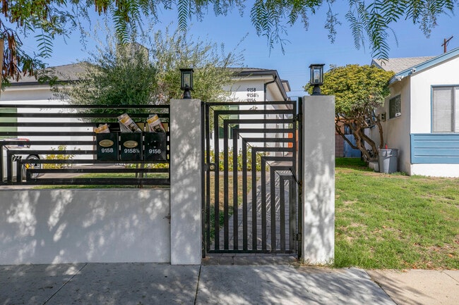 9156 Morehart Ave in Pacoima, CA - Building Photo - Building Photo