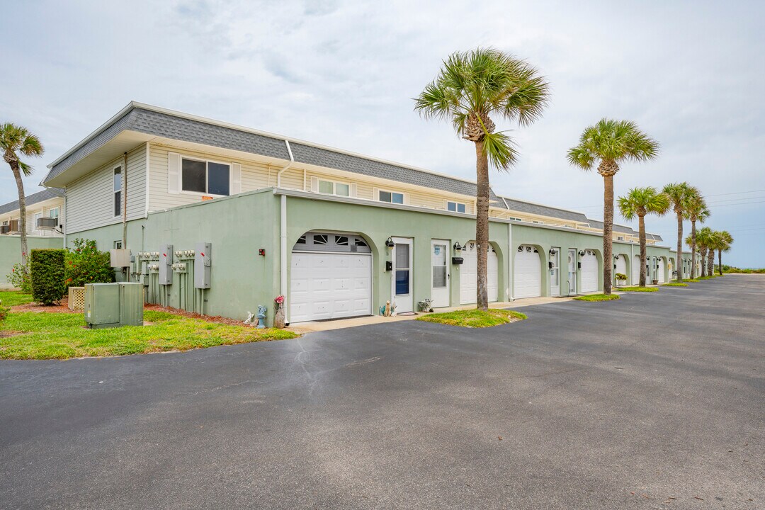 Madeira Villa North in Ormond Beach, FL - Building Photo