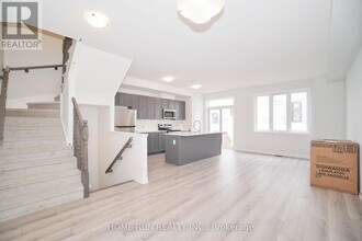 803 Everbloom Ln in Ottawa, ON - Building Photo - Building Photo