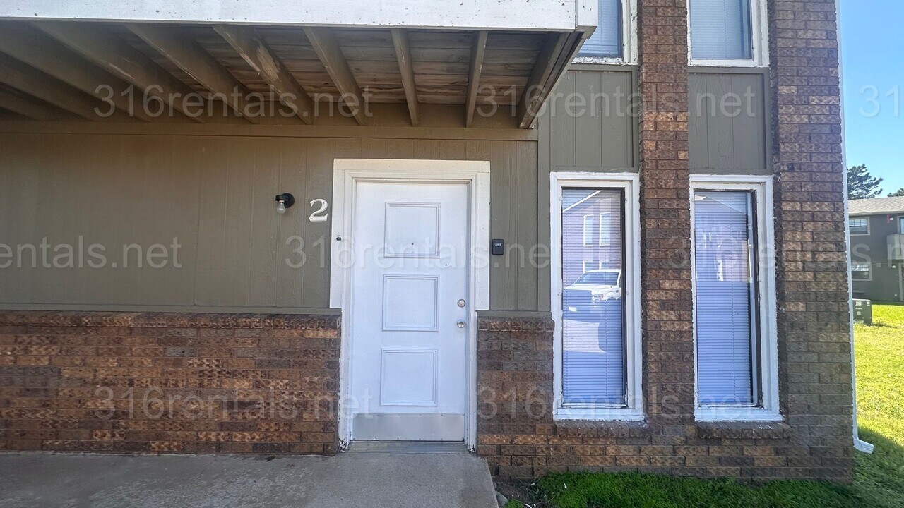 6716 W Par Ln in Wichita, KS - Building Photo