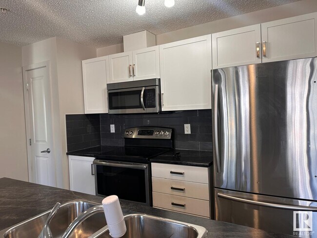 5515 7 Ave SW in Edmonton, AB - Building Photo - Building Photo