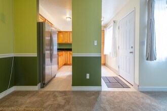 12078 SW Conestoga Dr in Beaverton, OR - Building Photo - Building Photo