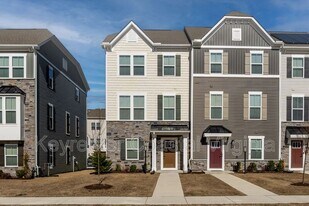 137 Cedar Crst Dr in Smithfield, VA - Building Photo