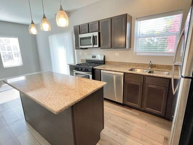 809 E Main St in East Dundee, IL - Building Photo - Building Photo