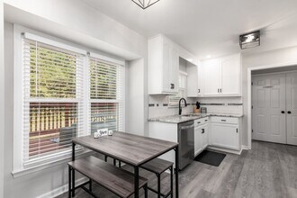 4126 Silver Fox Ct in High Point, NC - Building Photo - Building Photo