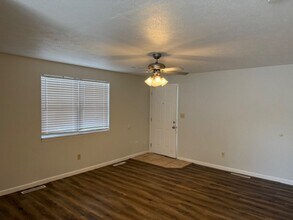 2505 S Ingram Mill Rd in Springfield, MO - Building Photo - Building Photo