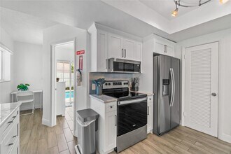 2626 NE 49th St in Fort Lauderdale, FL - Building Photo - Building Photo