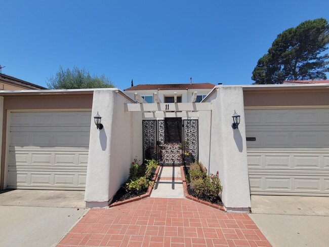 11 Meadowsweet Way in Irvine, CA - Building Photo - Building Photo