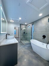 630 Montana St in San Antonio, TX - Foto de edificio - Building Photo