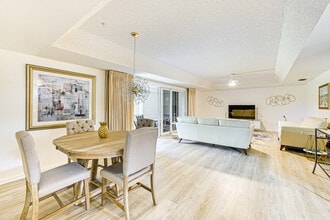 432 Teryl Rd in Naples, FL - Building Photo - Building Photo