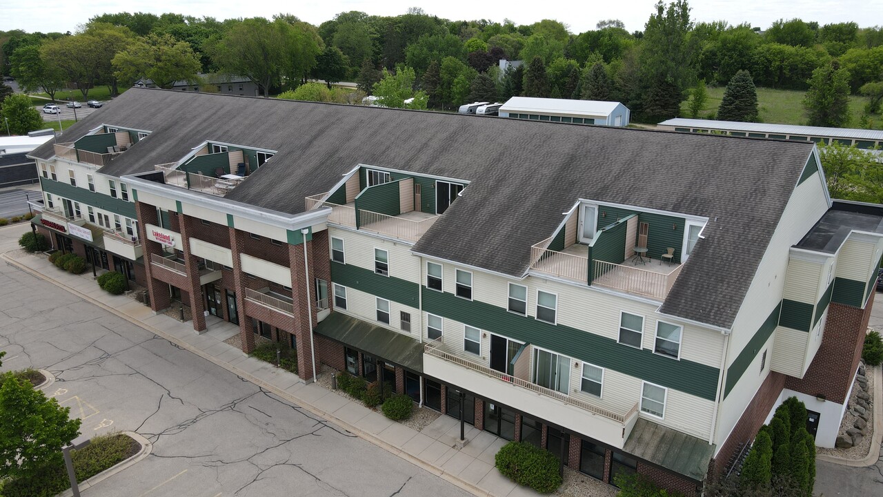 McComb Place in Stoughton, WI - Foto de edificio