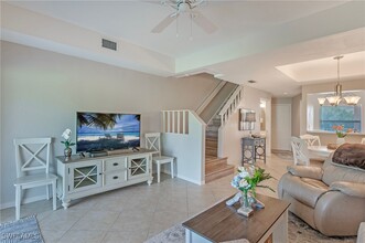 992 Woodshire Ln in Naples, FL - Building Photo - Building Photo