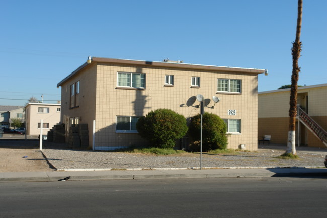 2925 Elm Ave in Las Vegas, NV - Building Photo - Building Photo