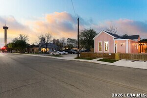 325 Montana St in San Antonio, TX - Building Photo - Building Photo
