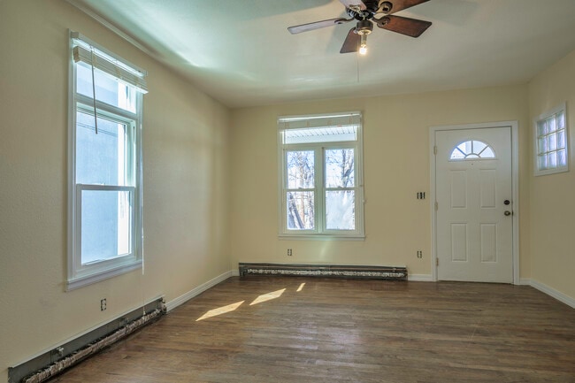 522 E First St, Unit B