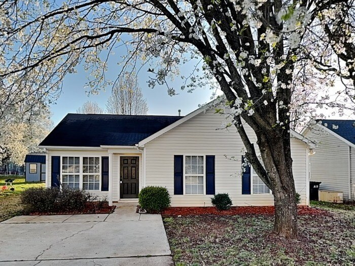8436 Hammonds St in Charlotte, NC - Building Photo