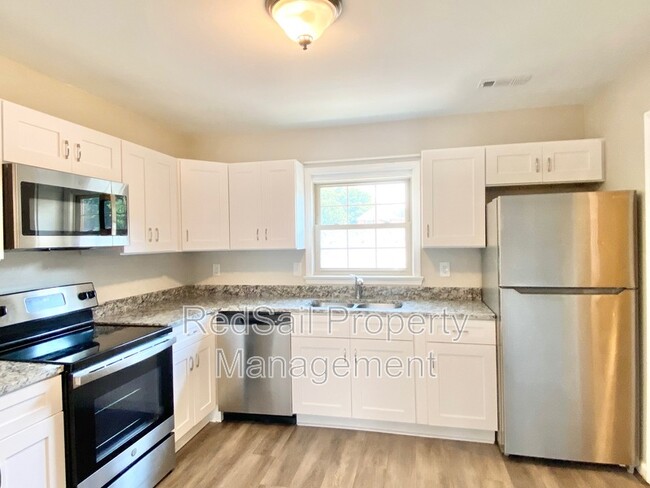 398 Circuit Ln in Newport News, VA - Building Photo - Building Photo