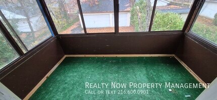 3634 Glencairn Rd in Shaker Heights, OH - Foto de edificio - Building Photo