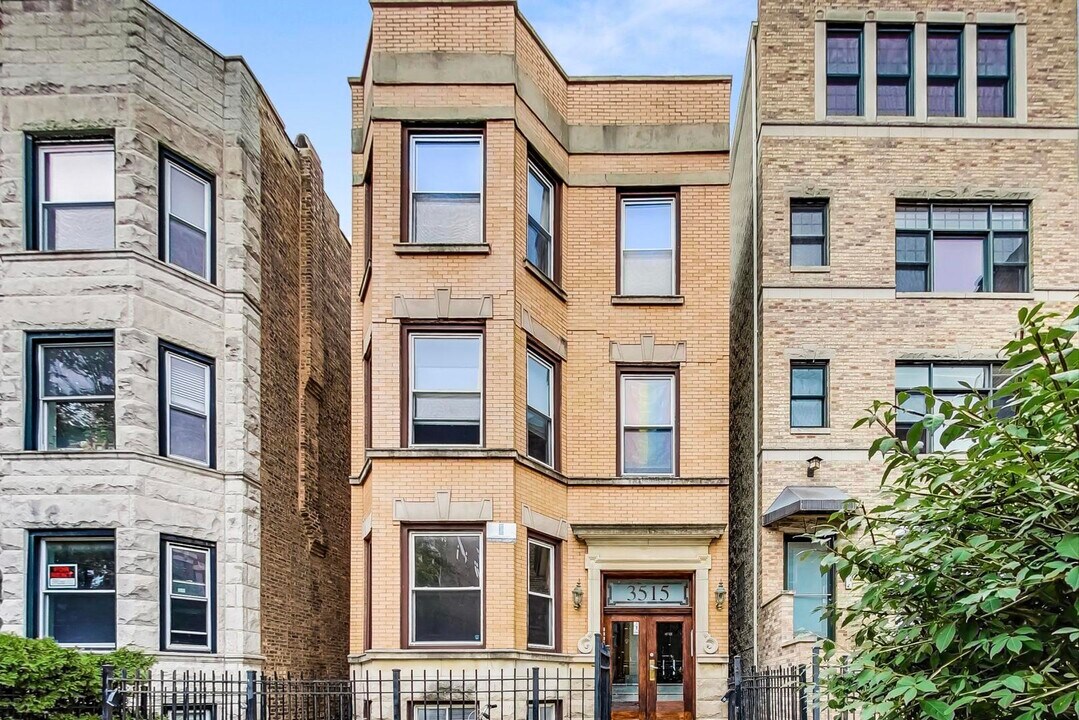 3515 N Wilton Ave in Chicago, IL - Building Photo