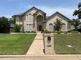 616 Natchez Ct in Hurst, TX - Building Photo