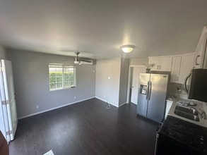 7653 N Claybeck Ave in Burbank, CA - Building Photo - Building Photo