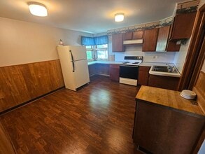 14 Rosemary St, Unit Upstairs Left in Utica, NY - Building Photo - Building Photo