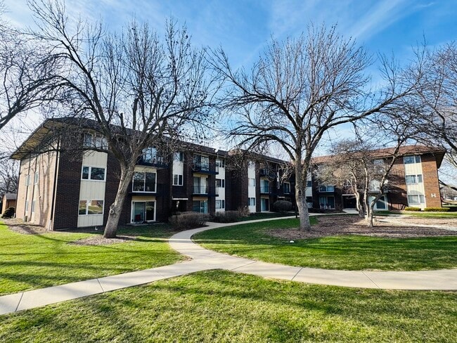 property at 5S070 Pebblewood Ln