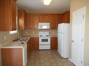 5 Silverbrook Ct in McLeansville, NC - Foto de edificio - Building Photo