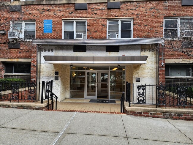 65-65 Wetherole St in Queens, NY - Building Photo - Building Photo