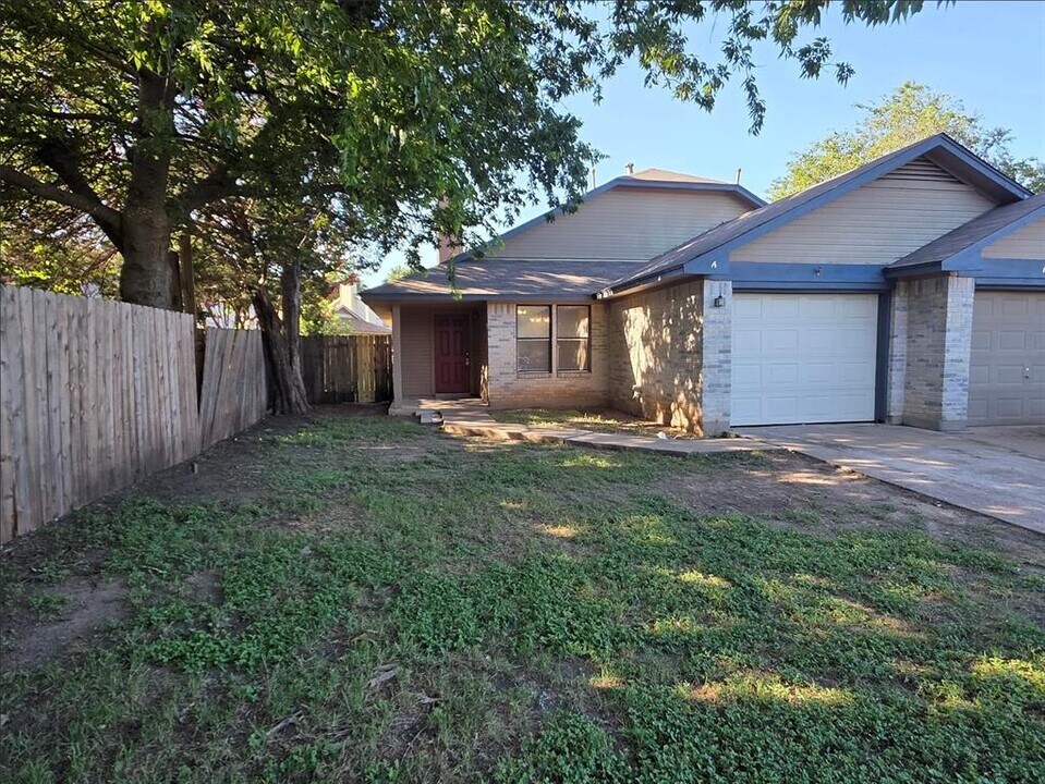 12302 Los Indios Trail in Austin, TX - Building Photo