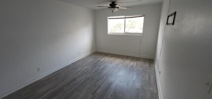 3061 NE 49th St, Unit 10 in Fort Lauderdale, FL - Foto de edificio - Building Photo