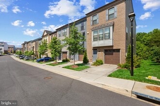 4922 Vista Glen Ln in Lanham, MD - Building Photo - Building Photo