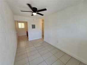 535 NW 7th St, Unit 4 in Miami, FL - Building Photo - Building Photo