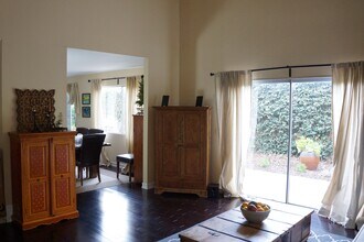 1731 Harriman Ln in Redondo Beach, CA - Building Photo - Building Photo